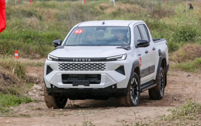 Bán tải Toyota Hilux đạt doanh số kỷ lục trong tháng đầu mở bán thế hệ mới